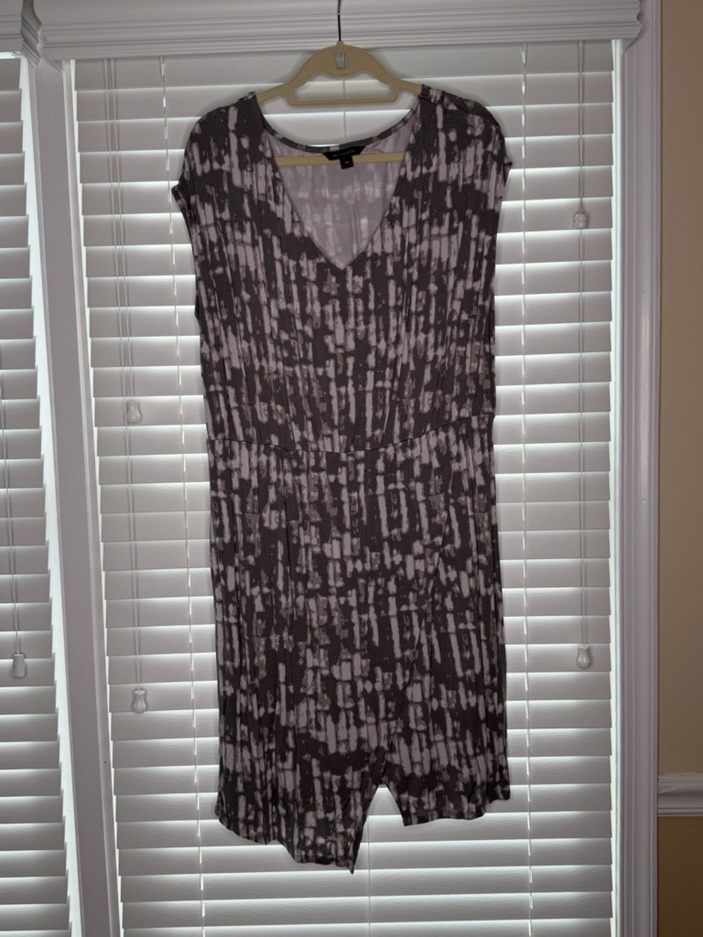 H by Halston Gray and White Patterned V-Neck Mini Dress